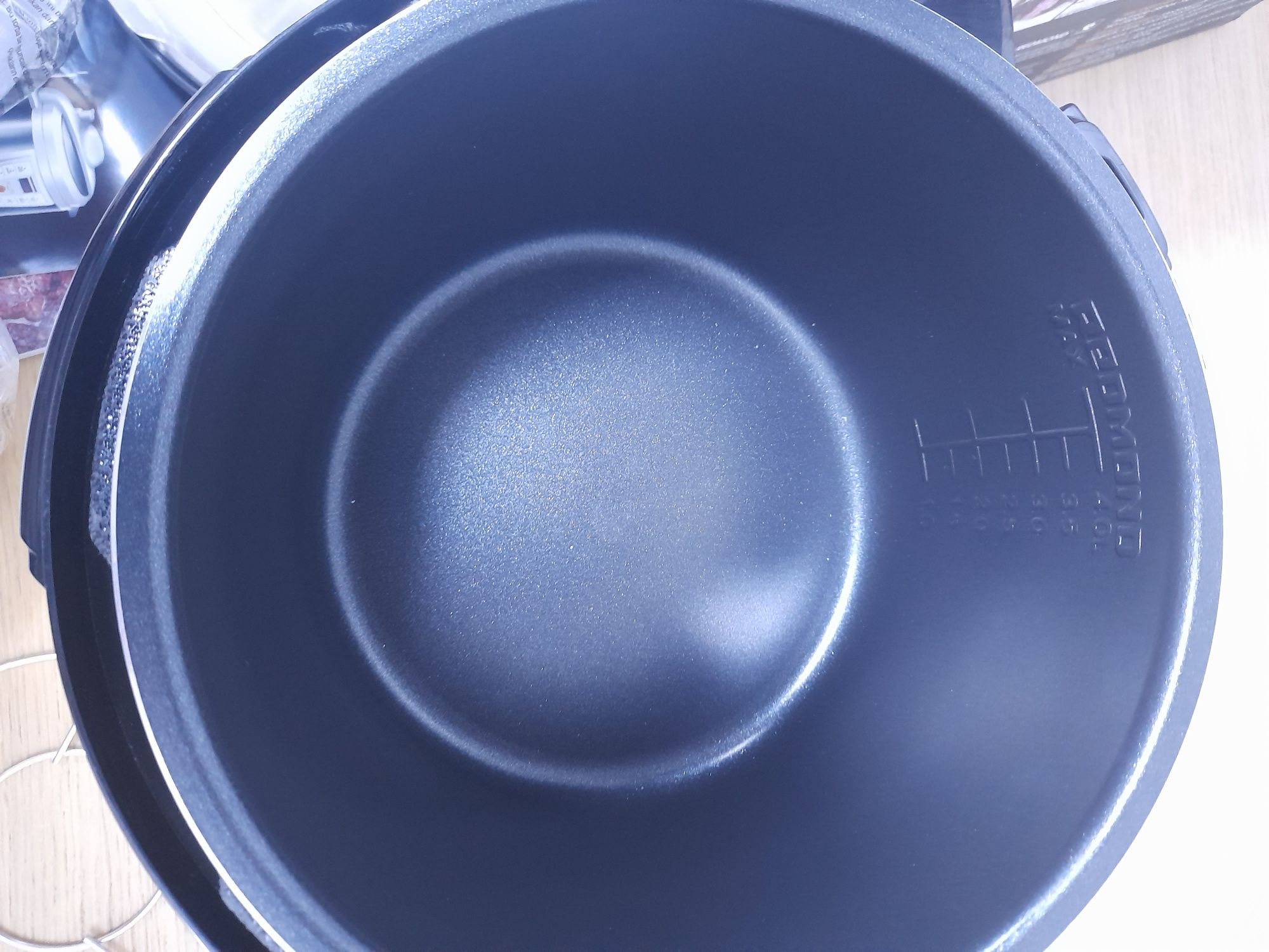 Мультиварка-швидковарка REDMOND RMC-PM4506 Black