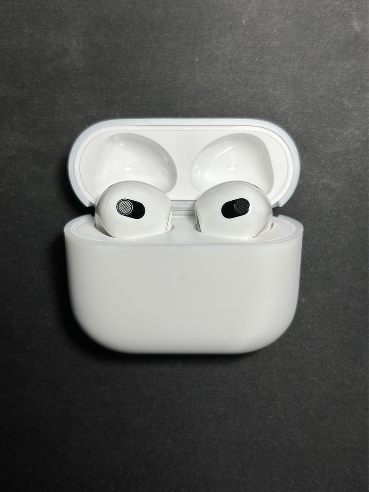 Słuchawki Apple AirPods 3 generacji Lighting (Etui z MagSafe)