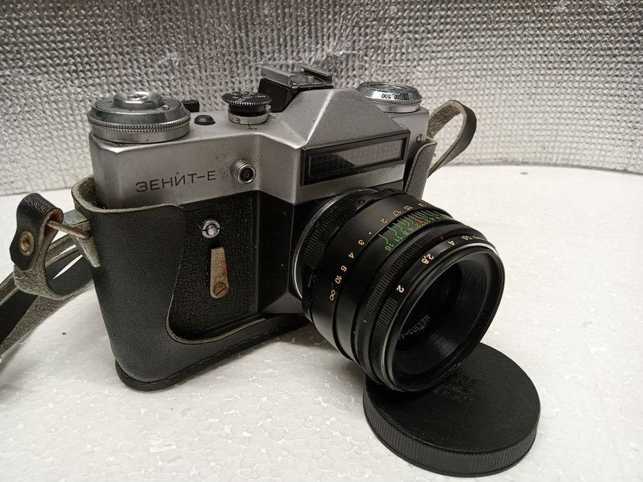 Фотоапарат Зенит-Е. Спалах Чайка + Ленінград 4