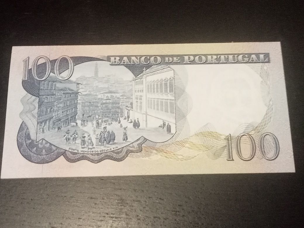 Colecionáveis ( duas notas e um cromo)