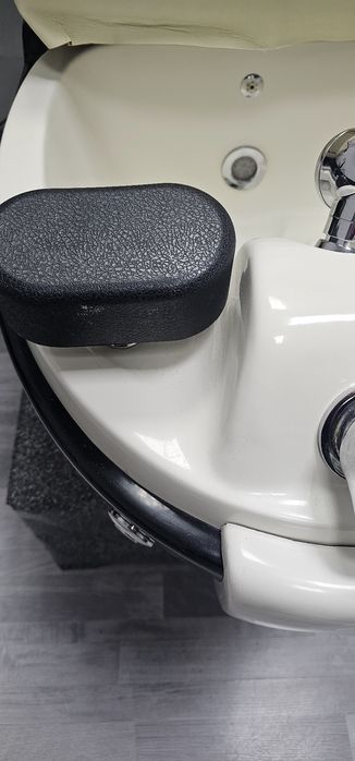 Fotel spa do pedicure z masażem i krzesełkiem