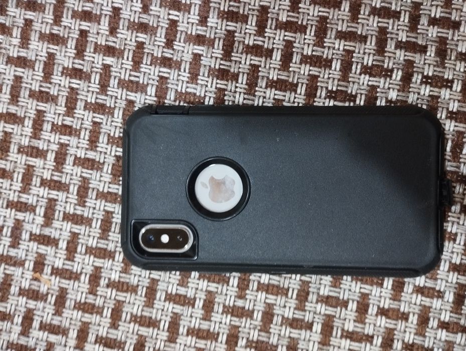 Продам телефон Айфон X з противоударним чохлом