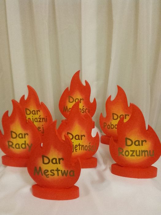 7 płomieni - dary Ducha Św. - dekoracja bierzmowanie