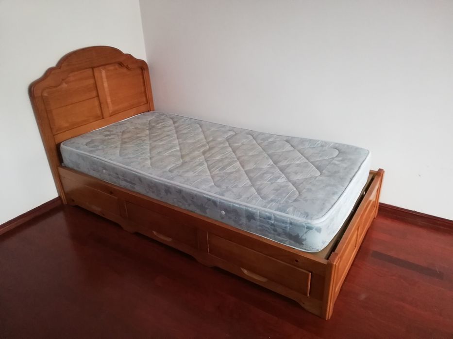 Mobila solteiro em pinho mel