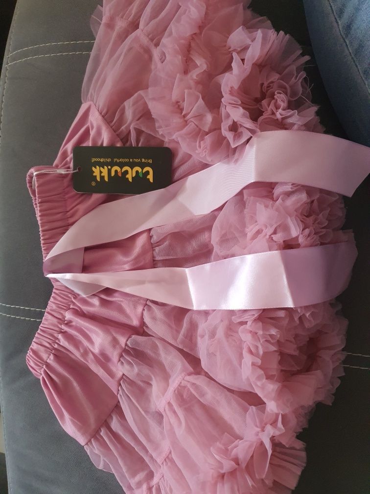 nowa spódniczka z metką firmy tutu.kk