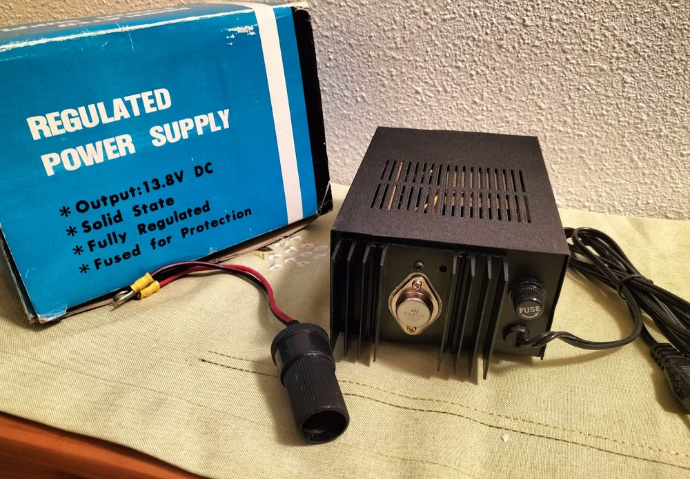 Regulated power supply output 13.8 V DC64563861222402120