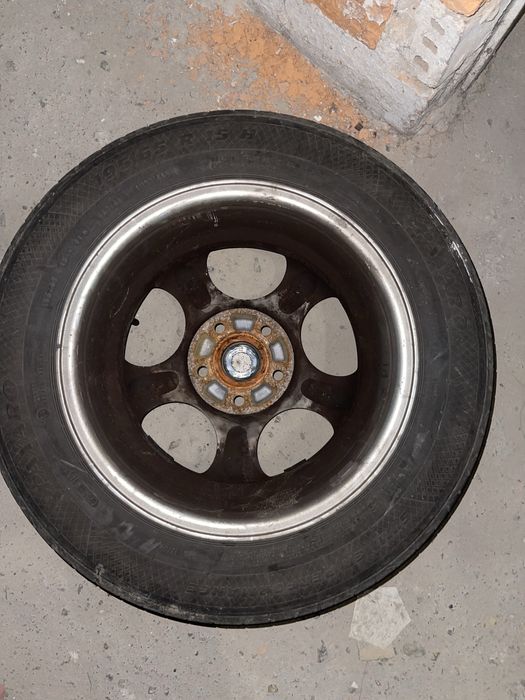 Stalowe felgi z oponami 195/65 R15