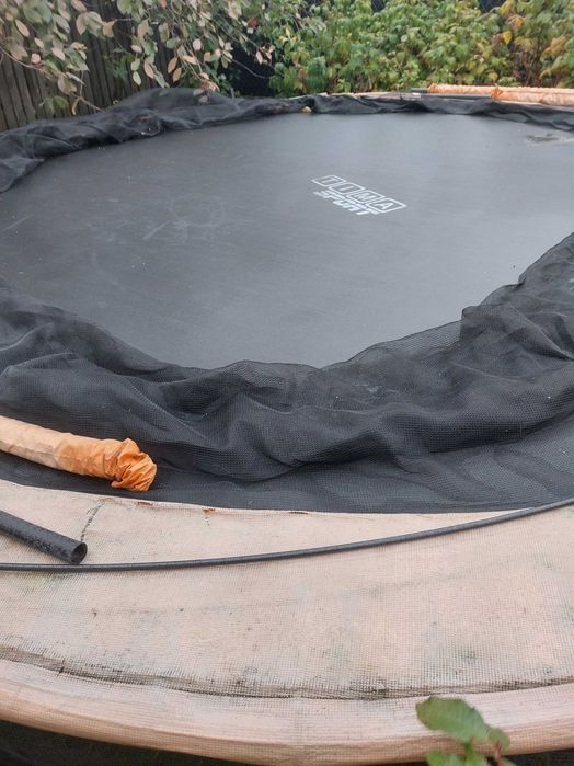 Oddam za darmo dużą trampolinie
