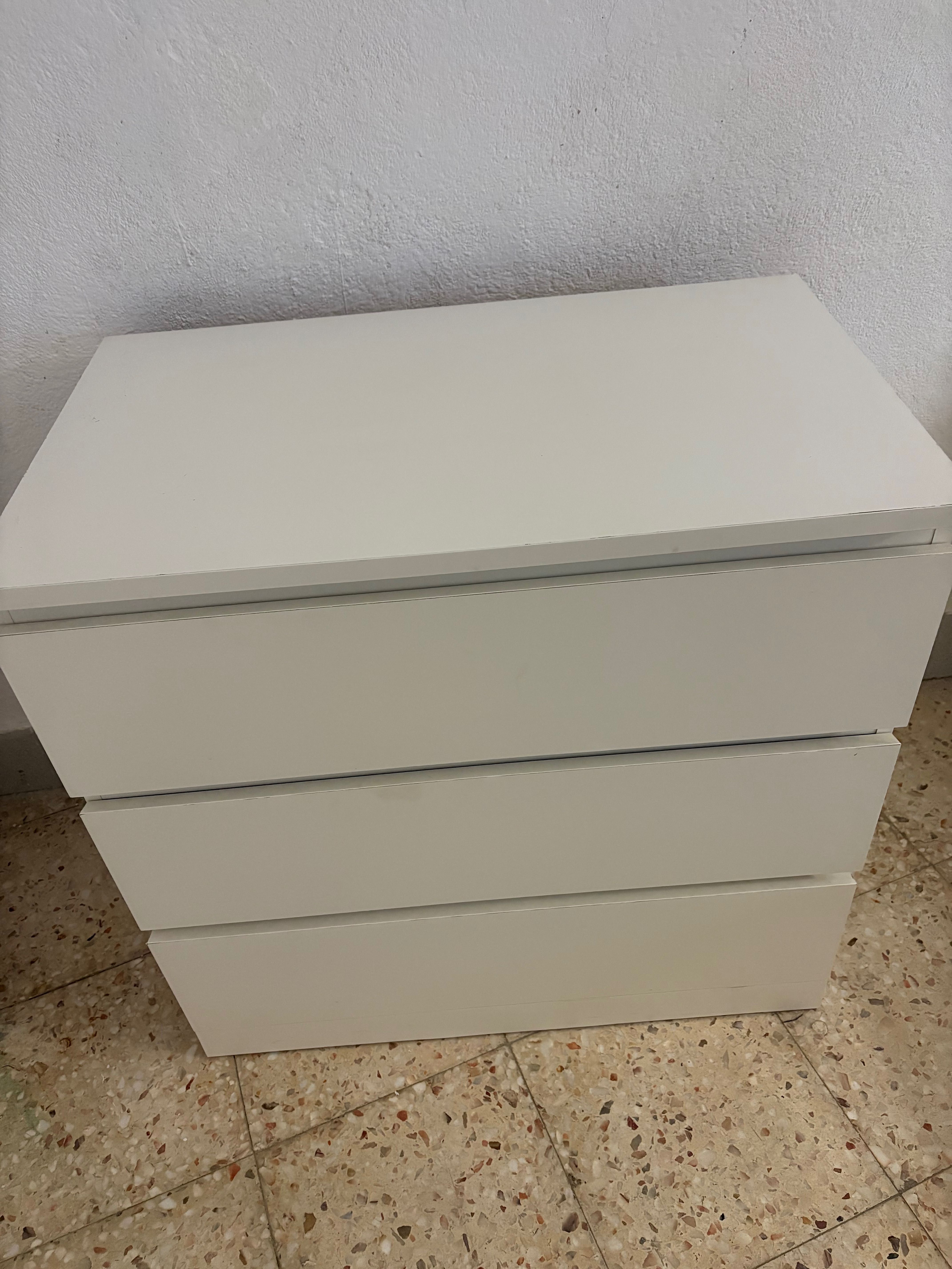 Cómoda Malm Ikea