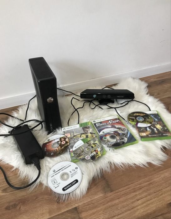 Konsola Xbox 360 + kinect z grami
