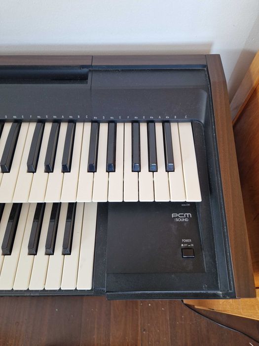 Órgão em optimo estado, 2 teclados