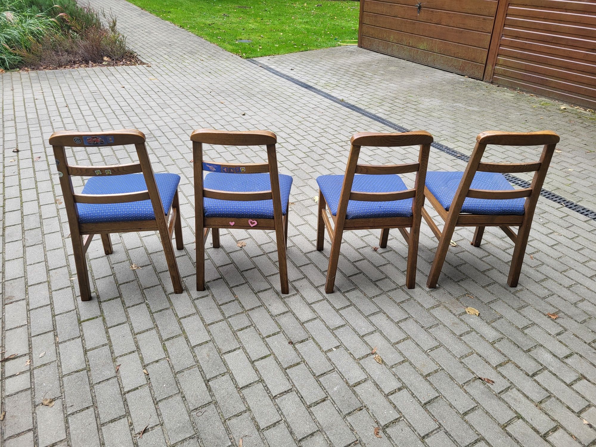 Komplet 4 drewnianych krzeseł