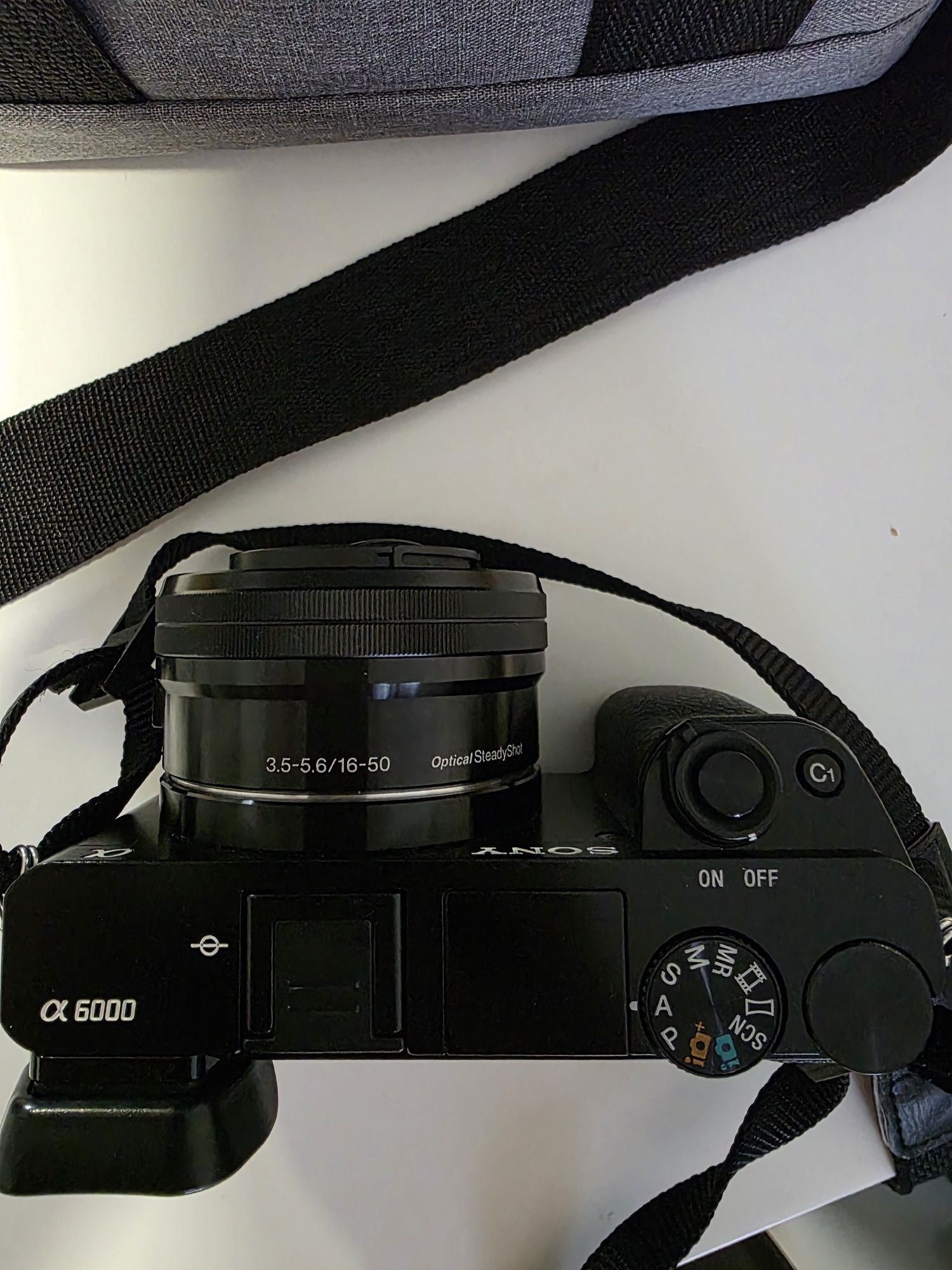 Sony Alpha 6000 (A6000) C/ lente + extras