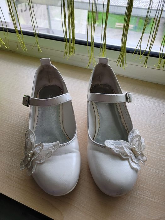 Buty komunijne 32