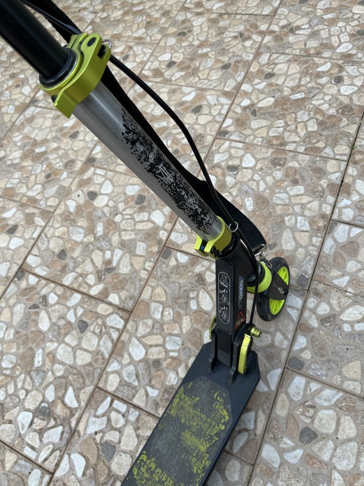 Trotinete com travão e suspensão