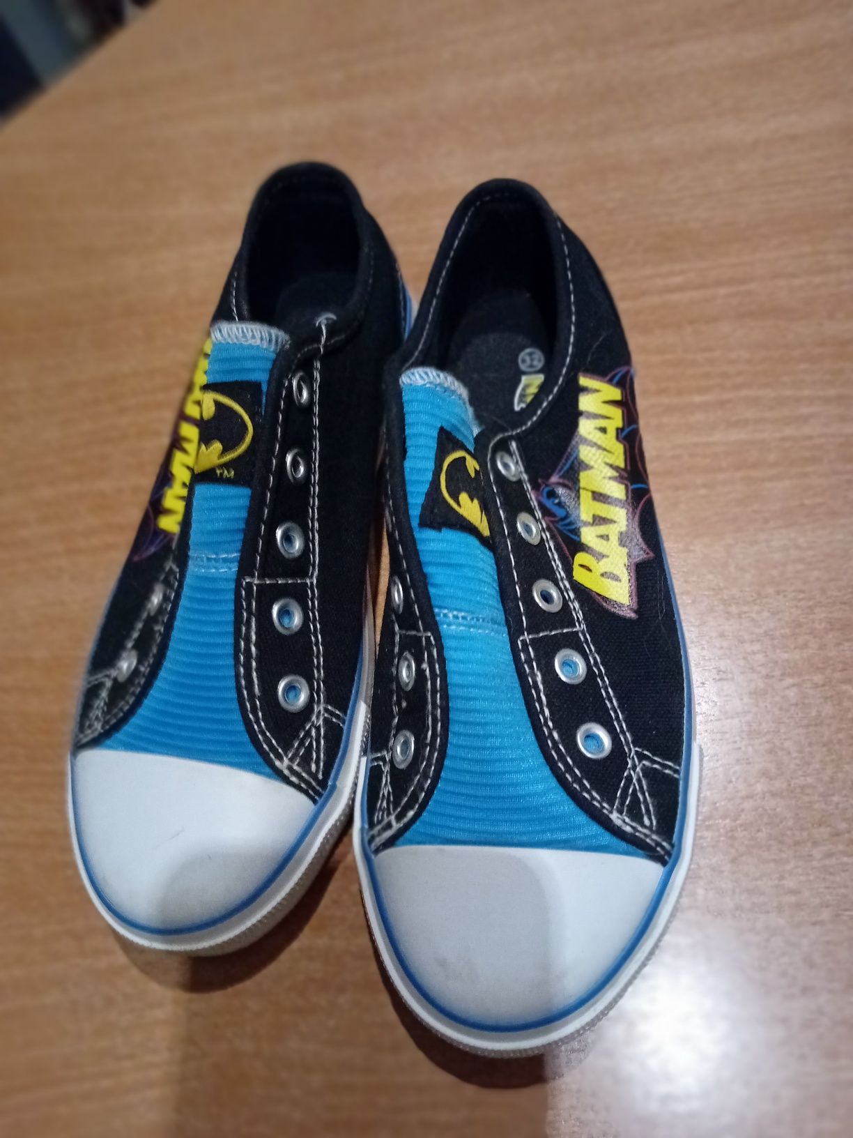 Buty chłopięce trampki.