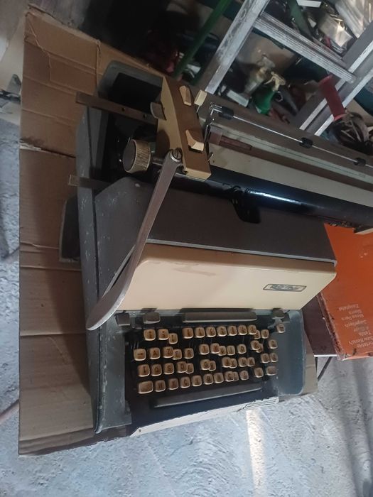 Maquina de escrever atinga
