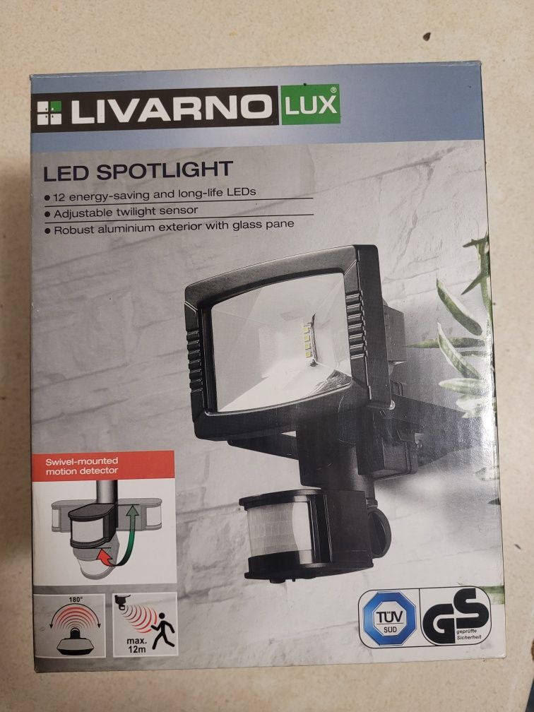 Reflektor led z czujnikiem ruchu