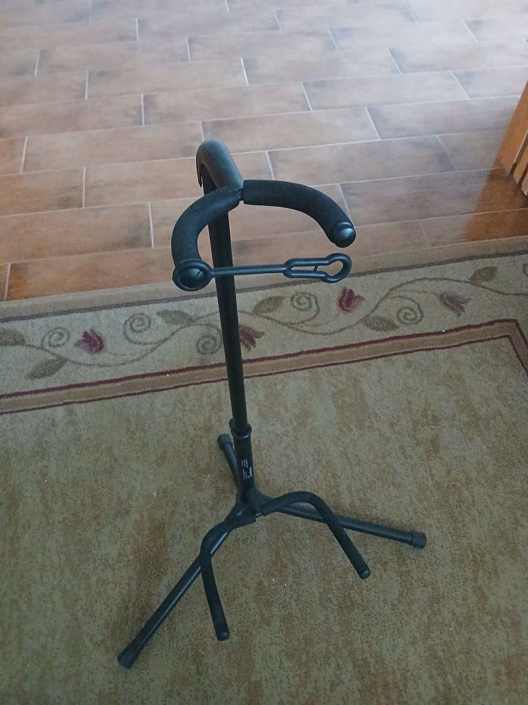 Guitarra  com suporte