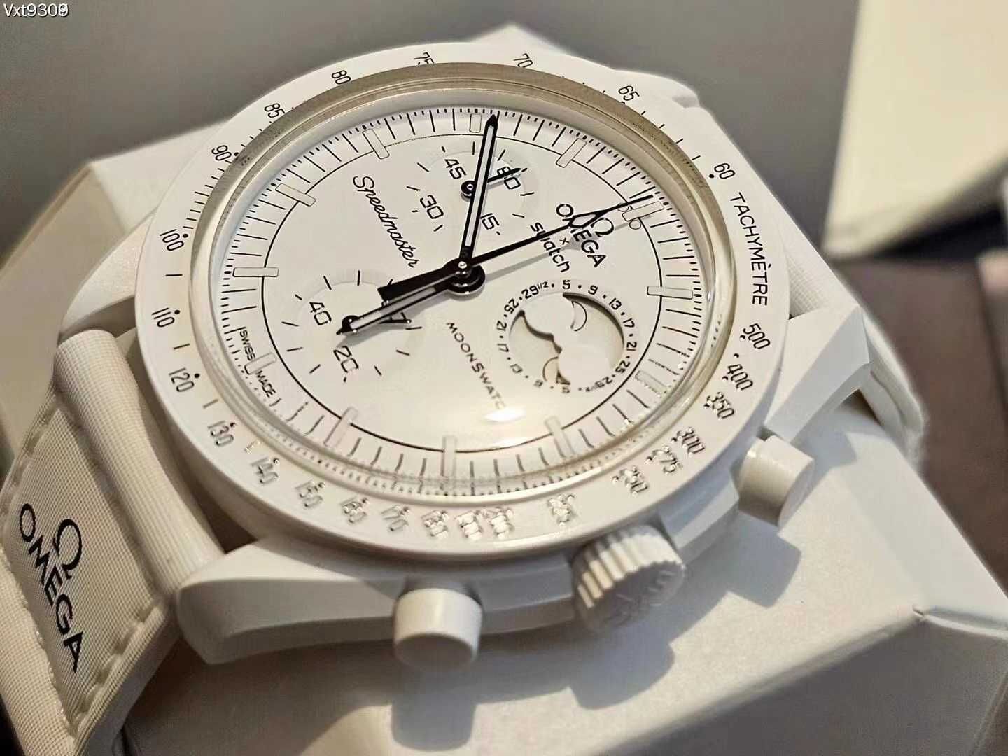 Swatch x Omega Moonswatch Mission To Moonphase Snoopy SO33W700