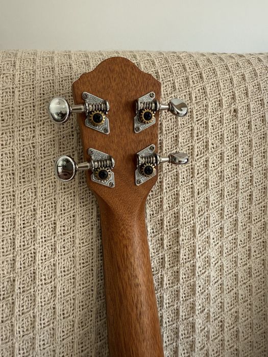 Ukulele Ibanez UKS10