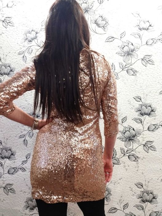 Святкова сукня з пайєтками