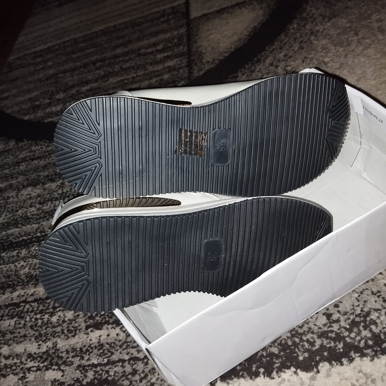 Buty sportowe damskie