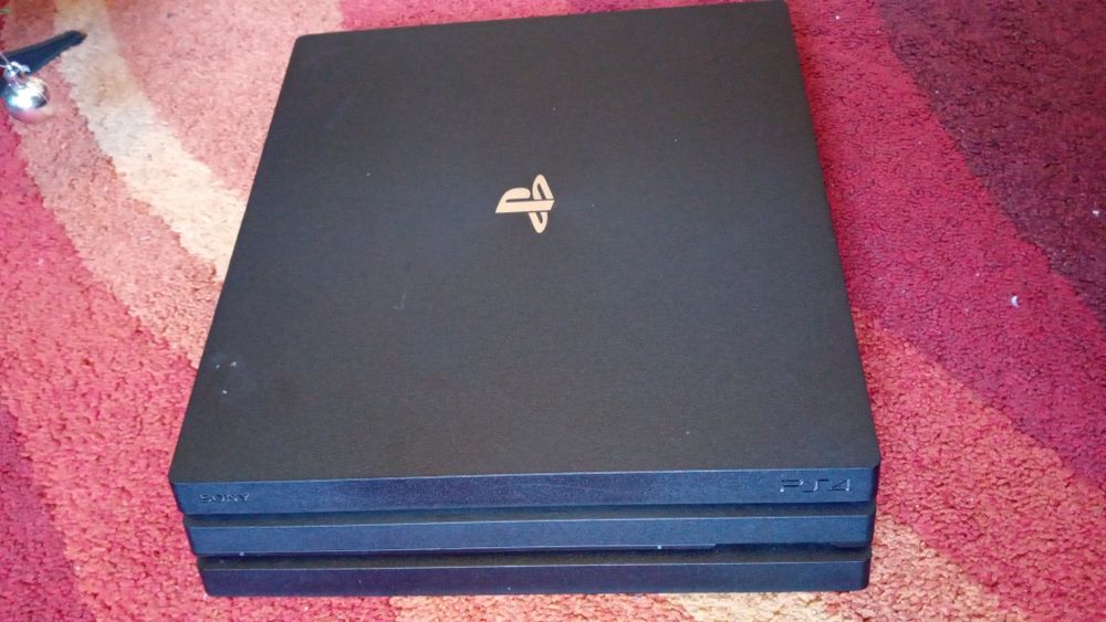 Playstation 4 Pro 1TB + Comandos + Jogos