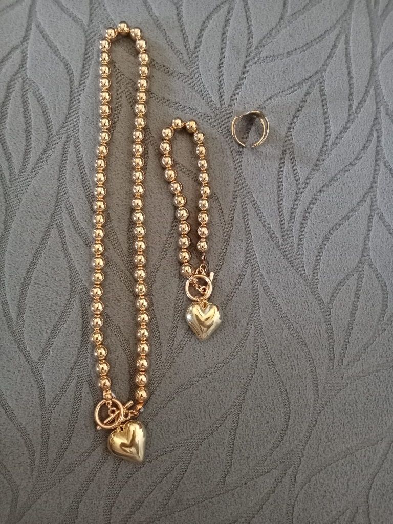 Conjunto de bijuteria.