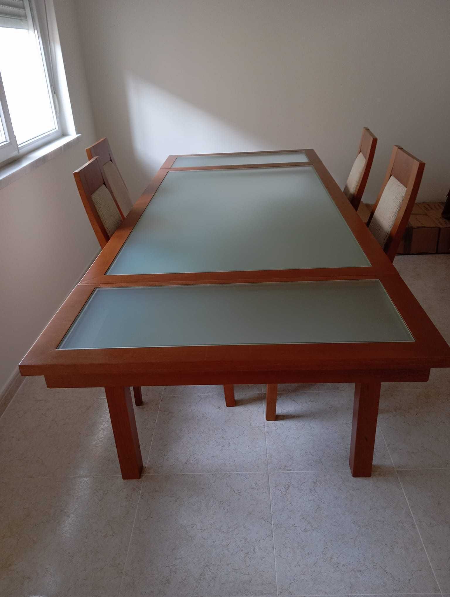 Vendo mesa de refeição