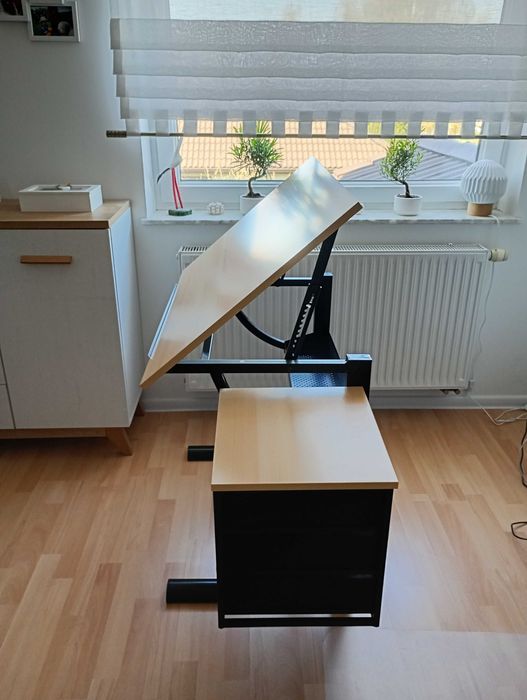 Biurko kreślarskie stolik z regulowanym blatem dla architekta malarza