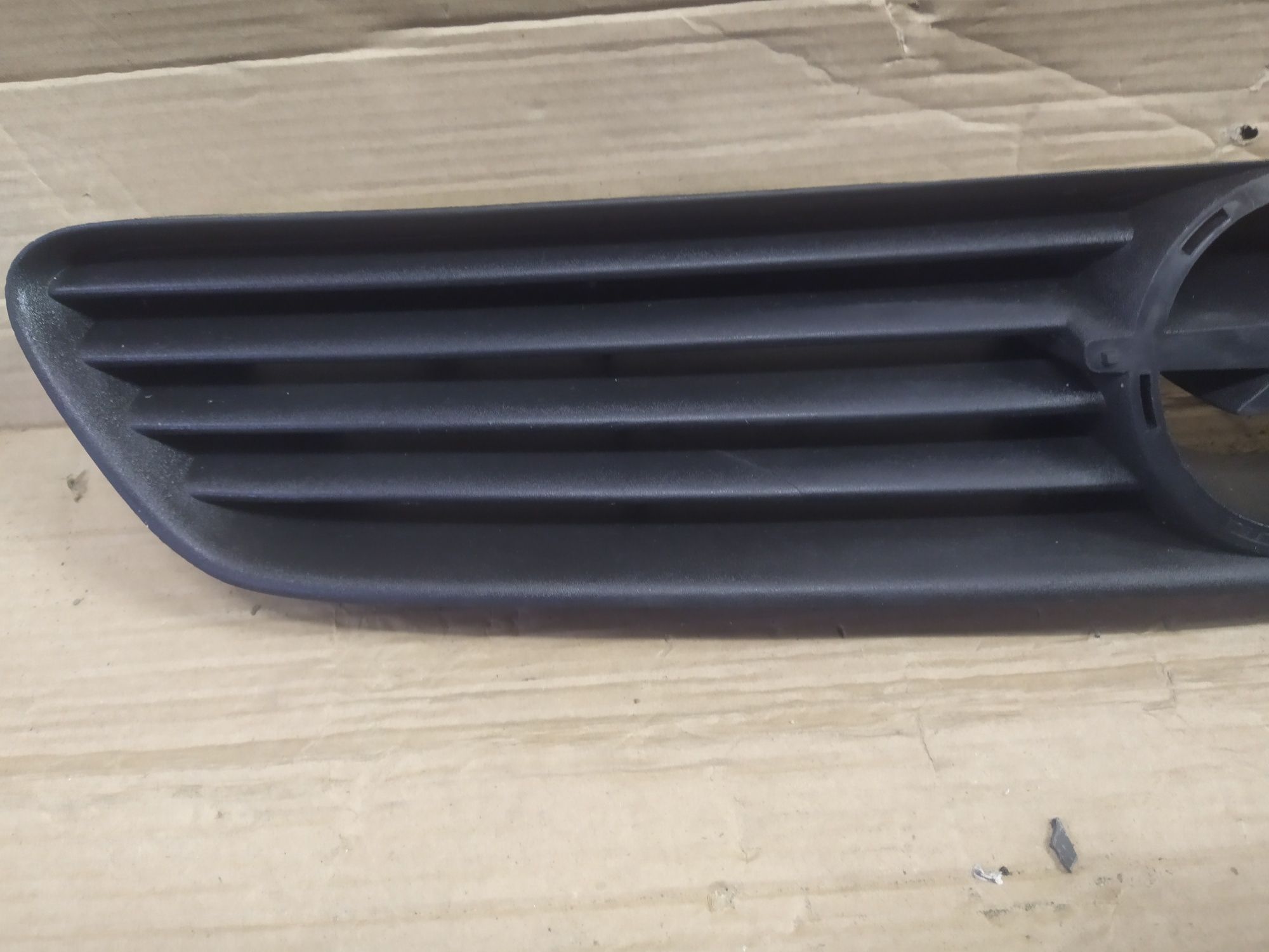 Opel Astra II 2 G grill atrapa kratka zderzaka przód przednia