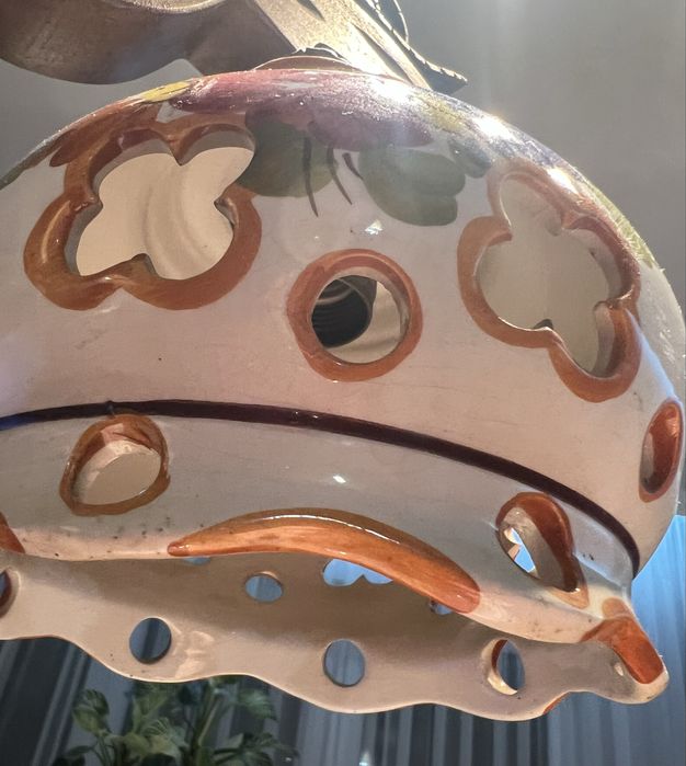 Żyrandol w stylu rustykalnym lub wiejski