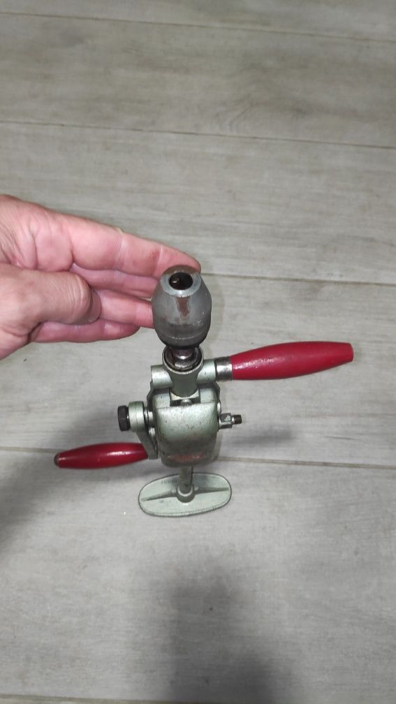 Máquina furar manual