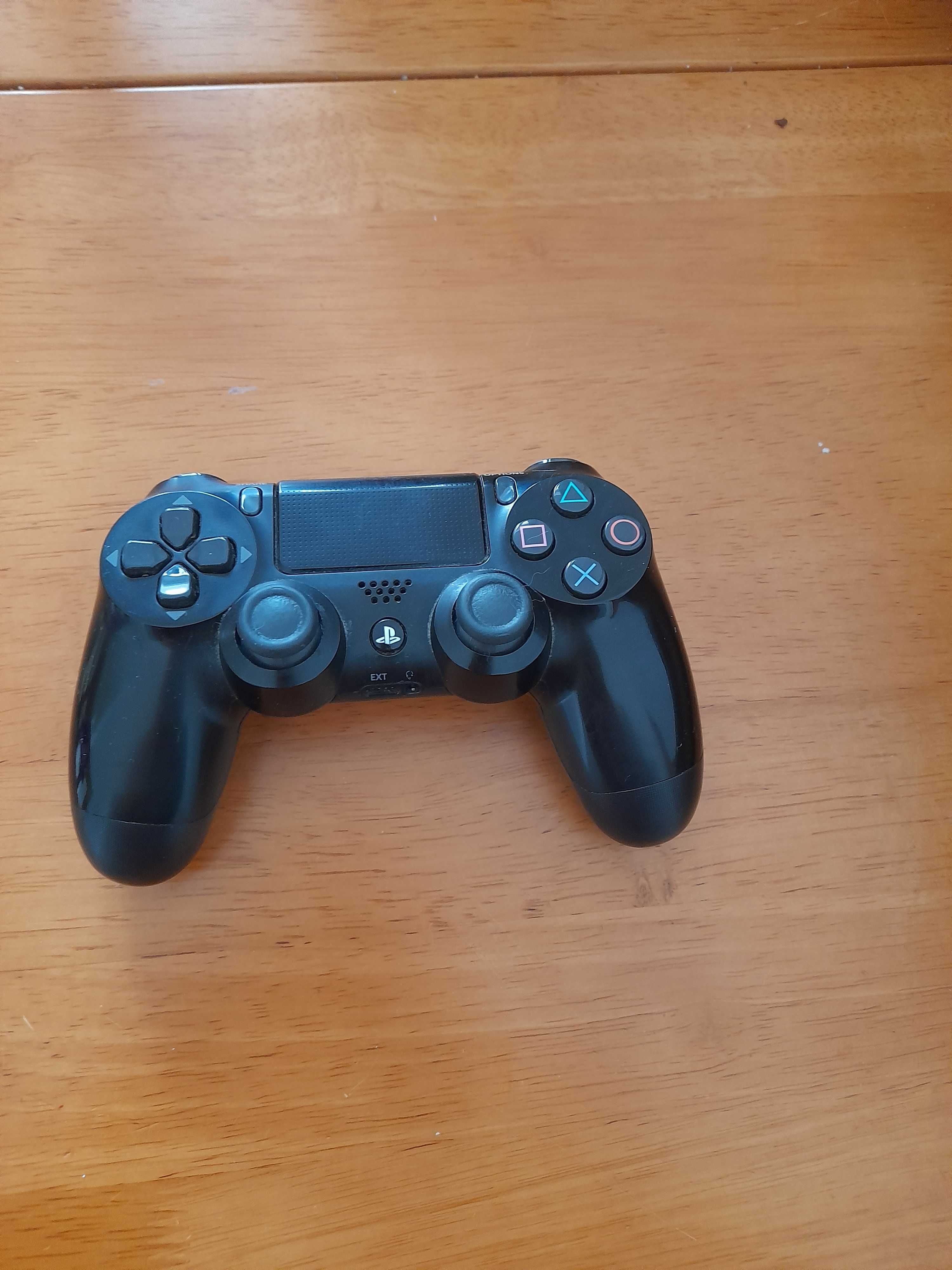 Vendo Playstation4 + 2 Jogos