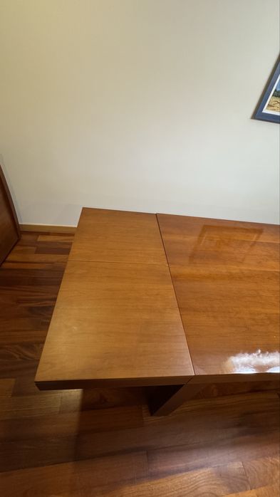 Mesa de jantar (Madeira Maciça)