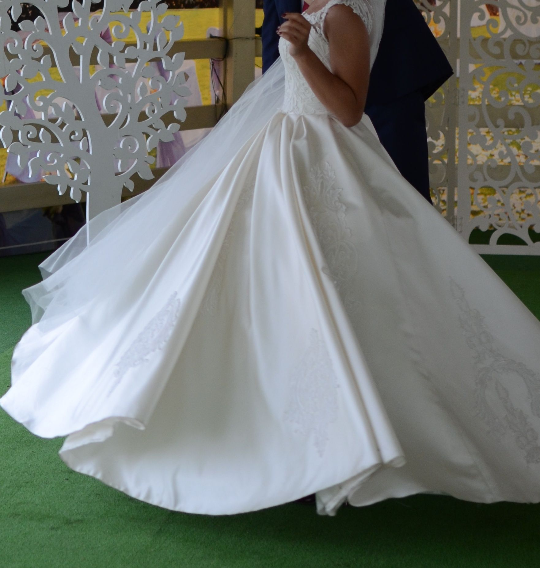 Плаття весільне атласне з мереживом /свадебное платье атласное