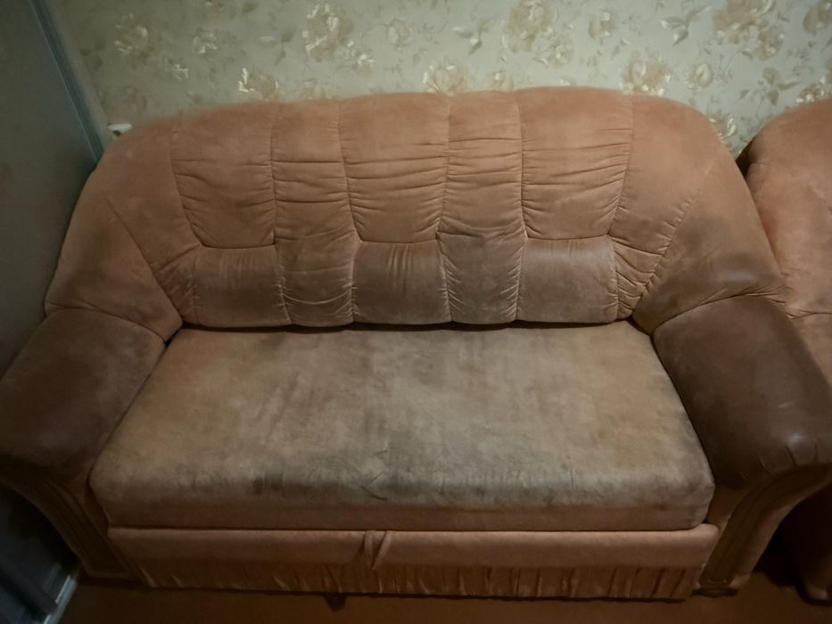 Продам диван та два крісла