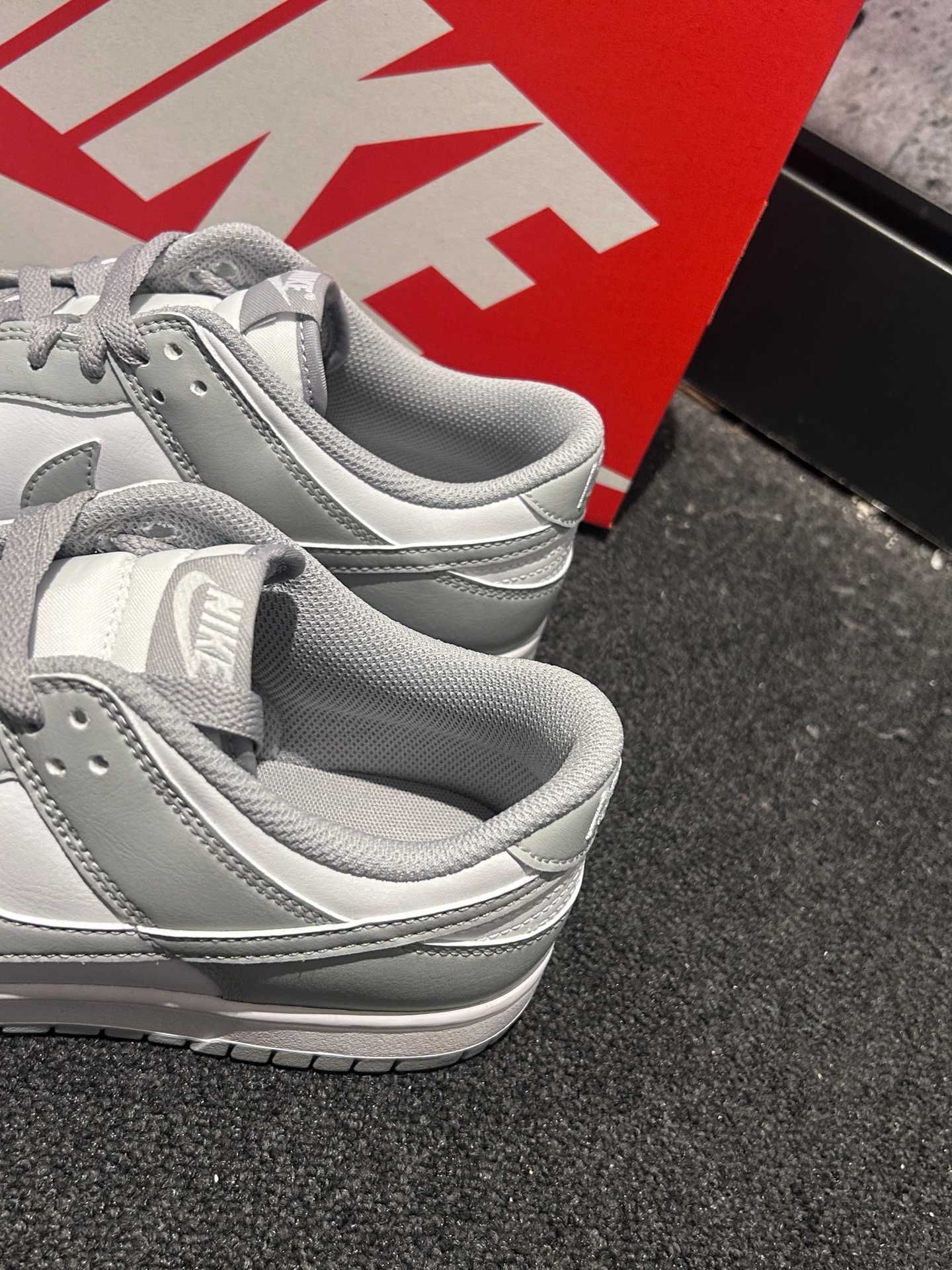Nike_Dunk_Low_Grey Fog_unisex_Obuwie sportowe R.37.5