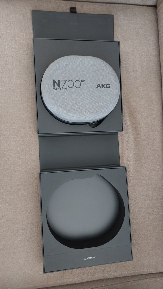 AKG N700 headphones