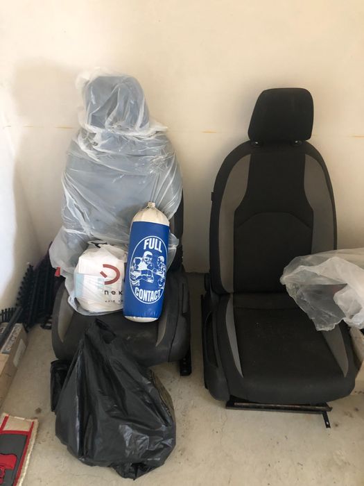 Сидіння пасажира Seat Leon