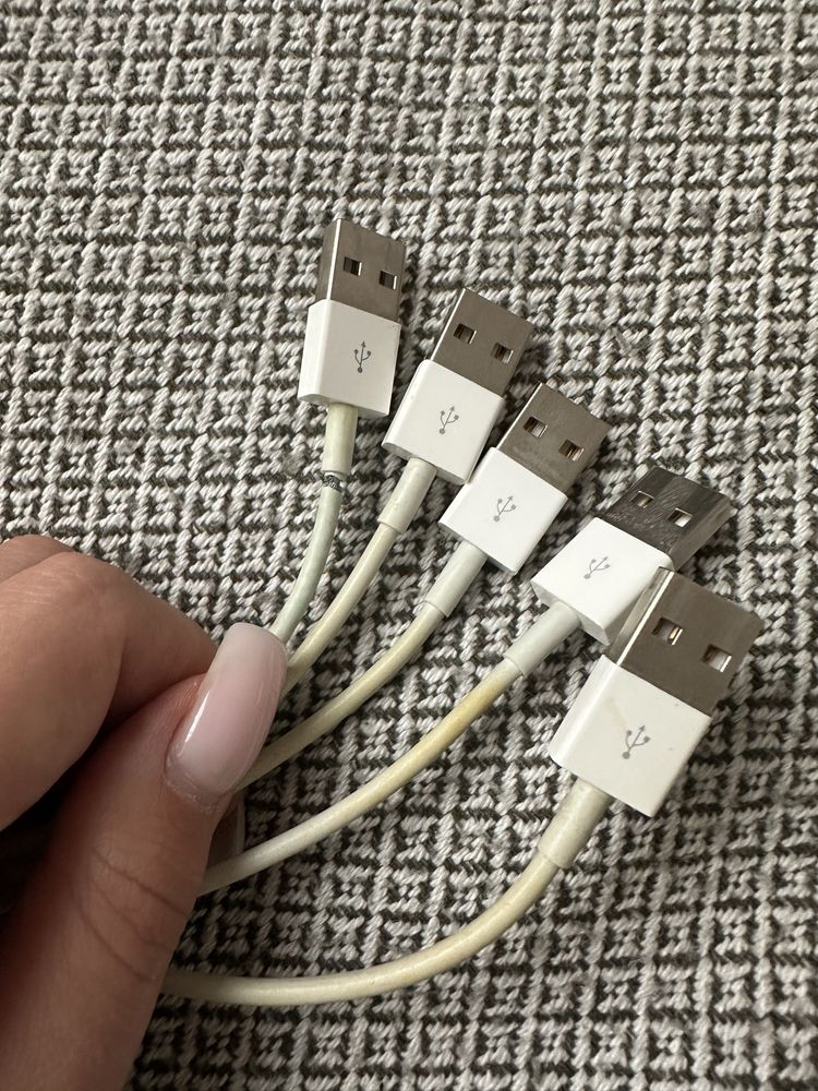 Sprzedam 5 używanych oryginalnych kabli USB A - Lightning