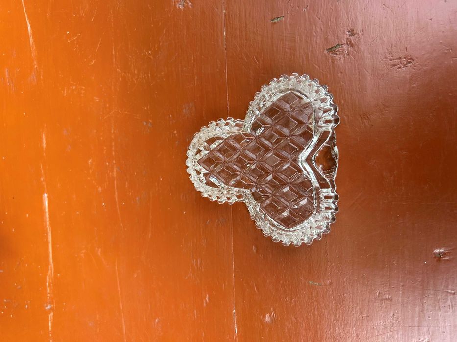 Popielniczka szklana z okresu PRL.