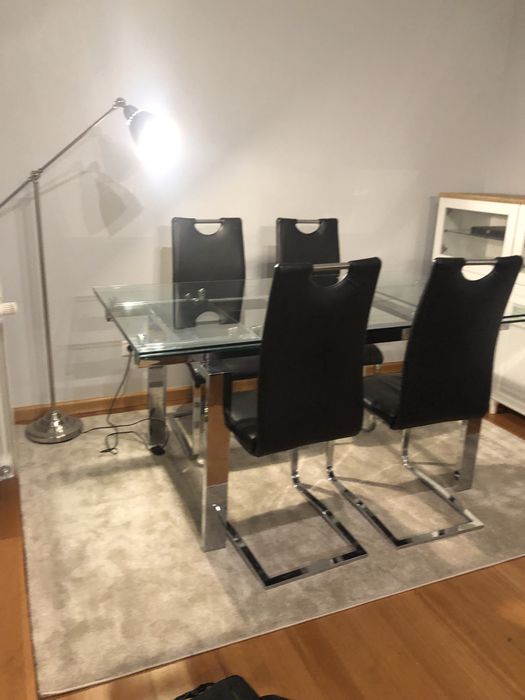 Mesa em vidro como nova + 4 cadeiras