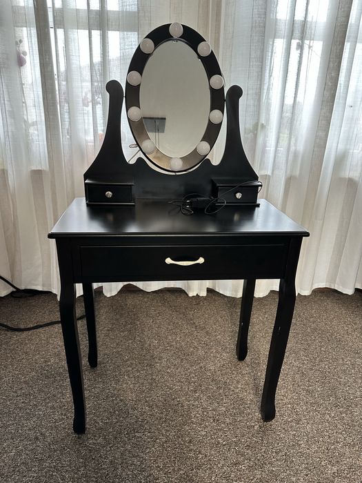 Toaletka czarna led