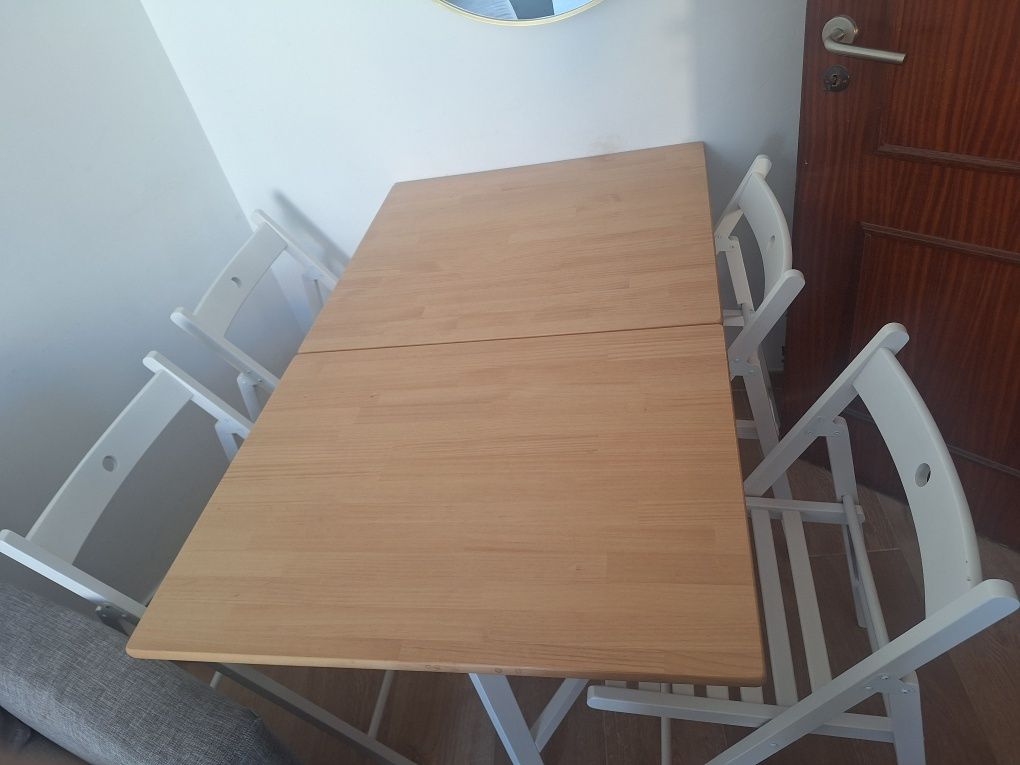 Mesa articulável + 4 cadeiras