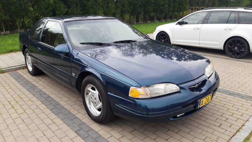 Ford Thunderbird USA V8 RWD zarejestrowany na zabytek żółte tablice