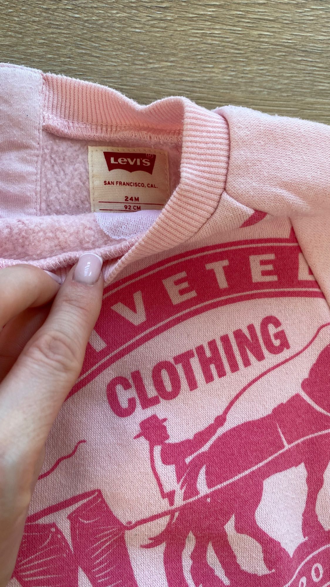 Bluza wciągana Levi’s dla dziewczynki różowa nadruk 80 bawełna
