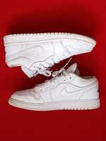 Продам оригинальные женские кроссовки Nike Jordan 1 Low white 39