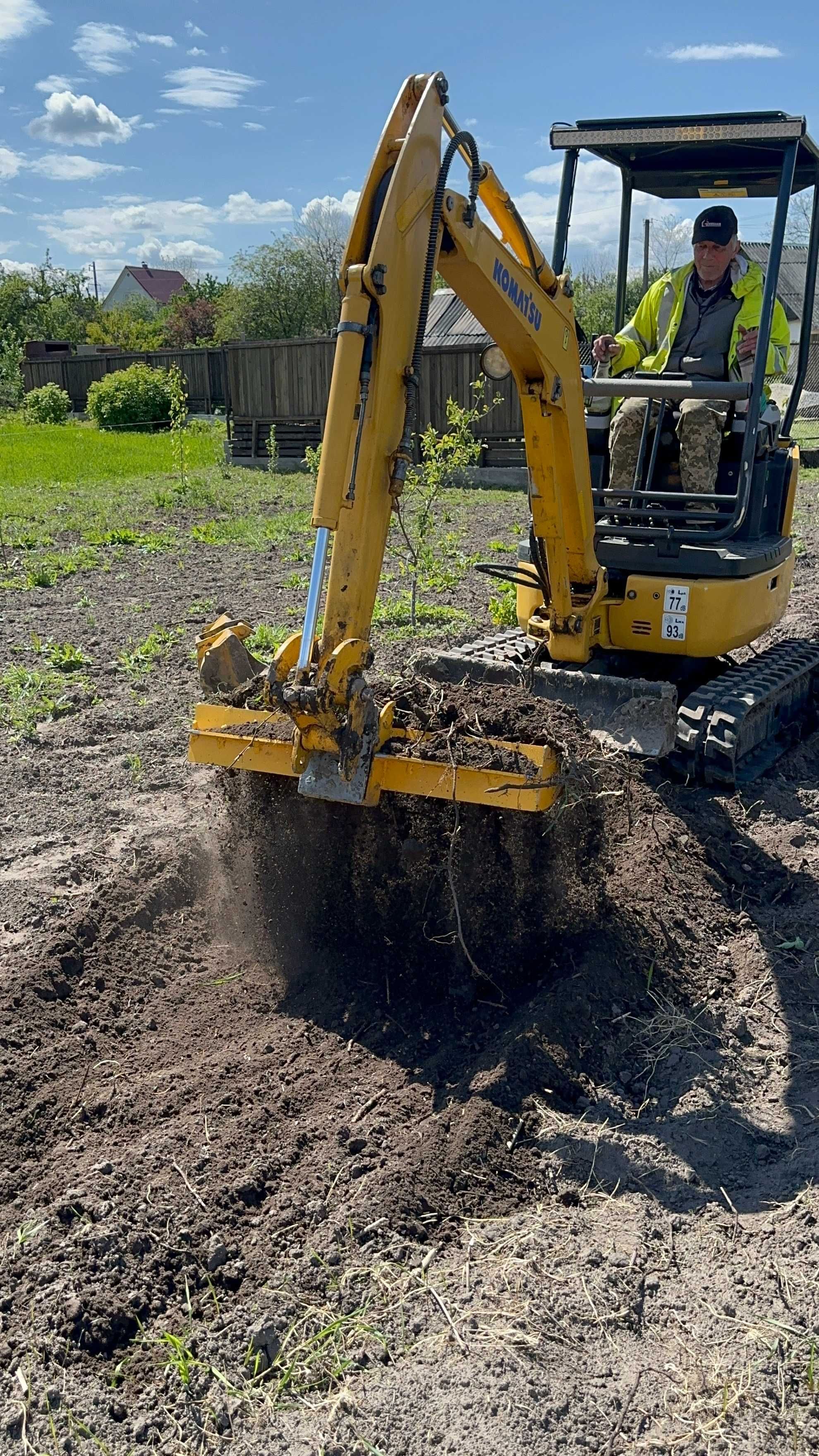 Пропонуємо оренду міні-екскаватора Komatsu  вага всього 1.5 тонни